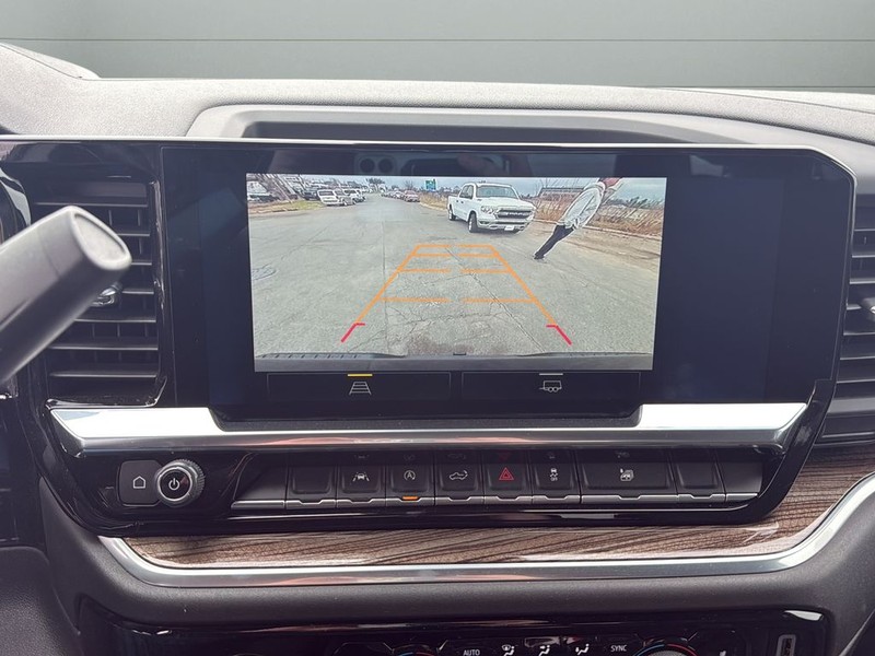 Chevrolet Silverado 1500 Vehicle Full-screen Gallery Image 22