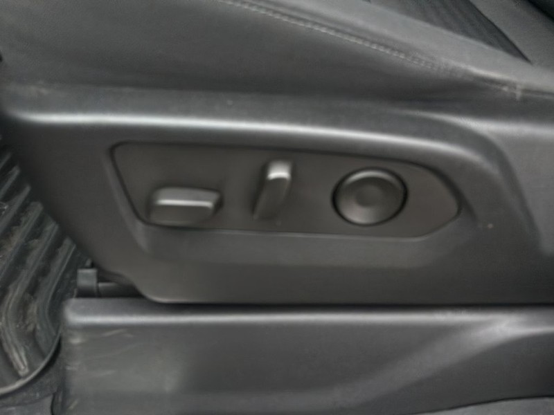 Chevrolet Silverado 1500 Vehicle Full-screen Gallery Image 24