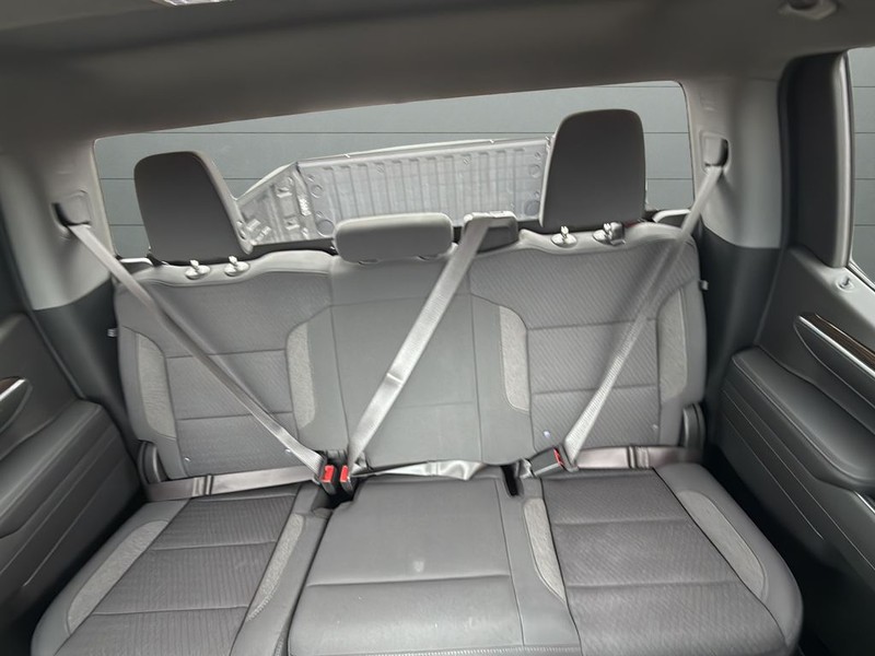 Chevrolet Silverado 1500 Vehicle Full-screen Gallery Image 26