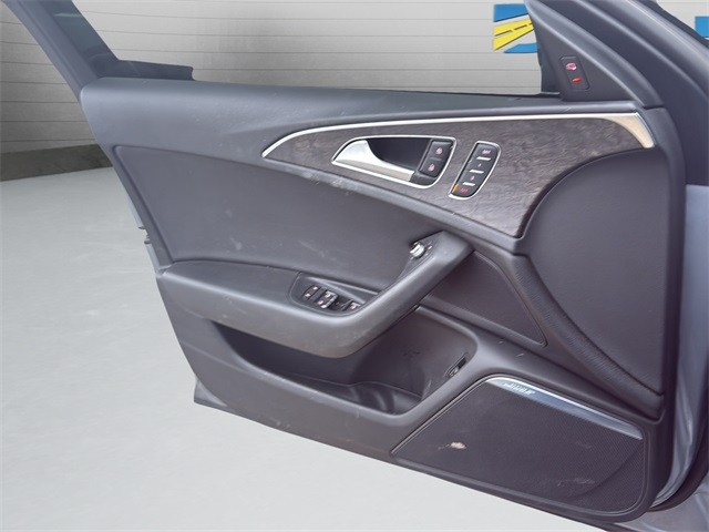 Audi A6 Vehicle Full-screen Gallery Image 10