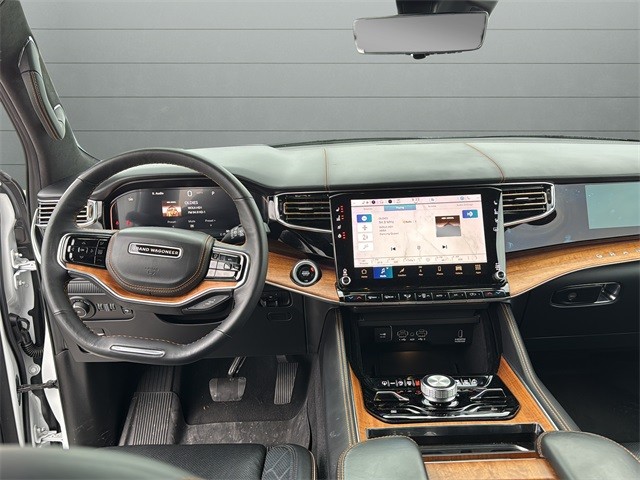 Jeep Grand Wagoneer L Vehicle Full-screen Gallery Image 12