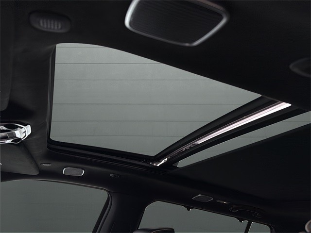 Jeep Grand Wagoneer L Vehicle Full-screen Gallery Image 16