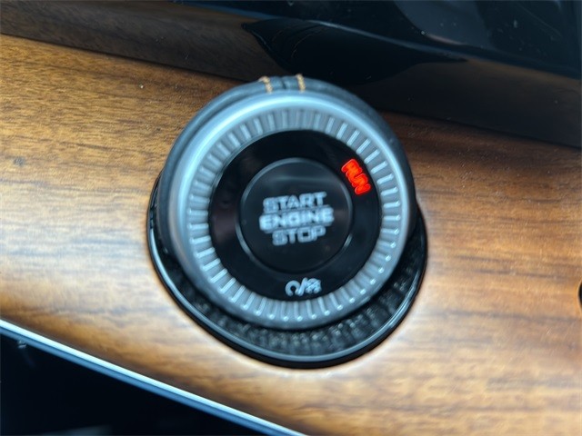 Jeep Grand Wagoneer L Vehicle Full-screen Gallery Image 23