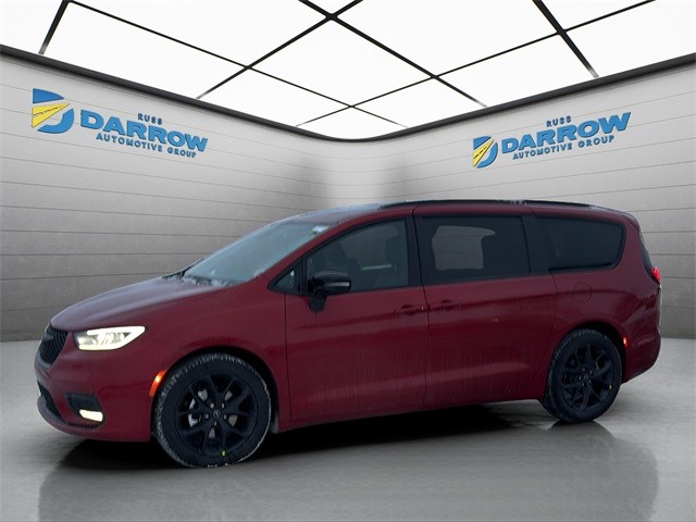2026 Chrysler Pacifica Limited's photo