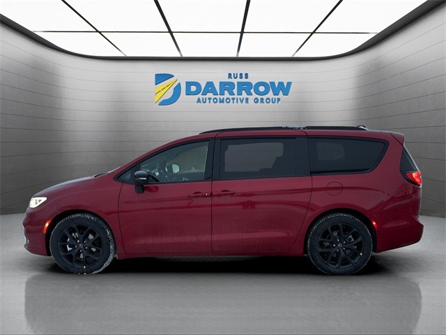Chrysler Pacifica Vehicle Full-screen Gallery Image 2