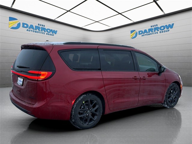 Chrysler Pacifica Vehicle Full-screen Gallery Image 5