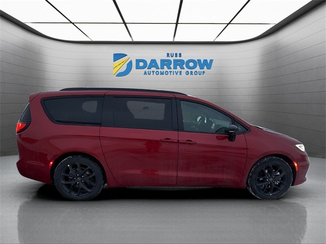 Chrysler Pacifica Vehicle Full-screen Gallery Image 6