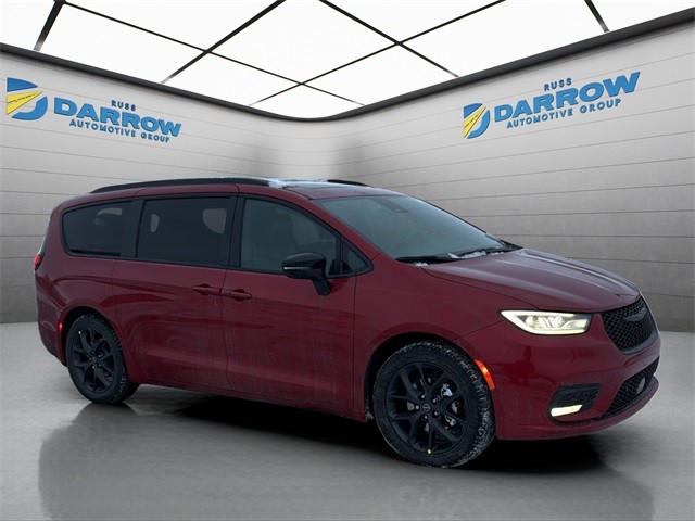Chrysler Pacifica Vehicle Full-screen Gallery Image 7