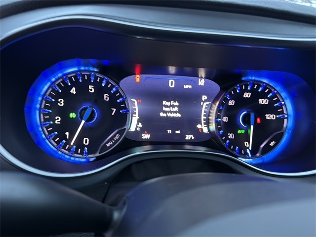 Chrysler Pacifica Vehicle Full-screen Gallery Image 13