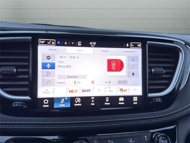 Chrysler Pacifica Vehicle Full-screen Gallery Image 19