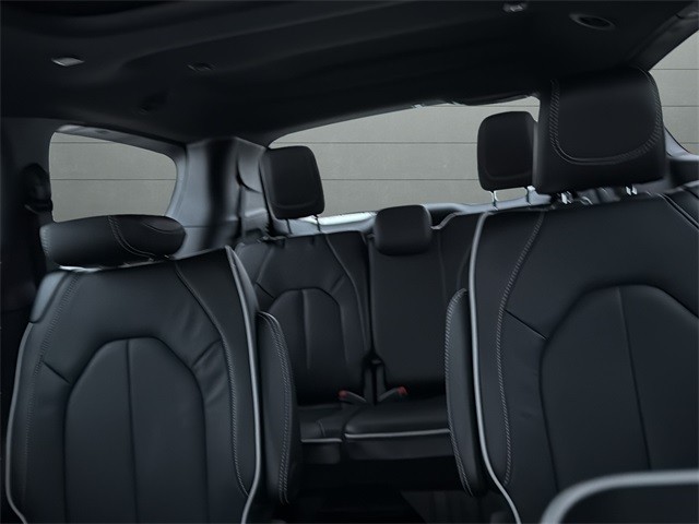 Chrysler Pacifica Vehicle Full-screen Gallery Image 25