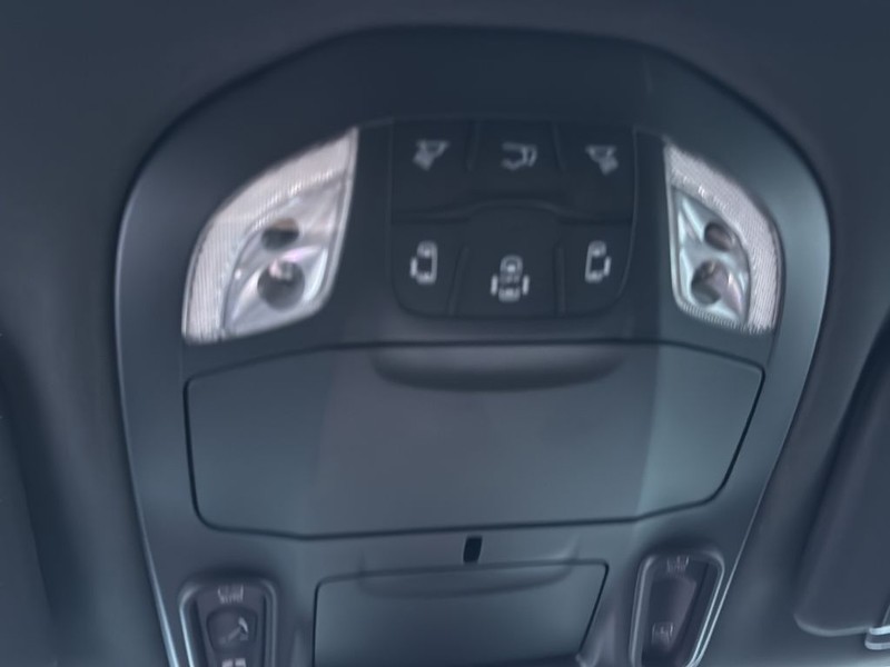 Chrysler Pacifica Vehicle Full-screen Gallery Image 21