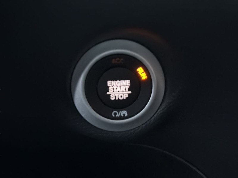 Chrysler Pacifica Vehicle Full-screen Gallery Image 22