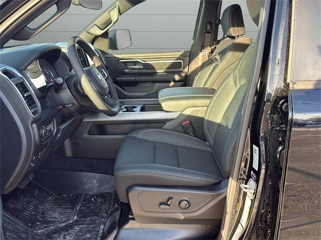 Ram 1500 Vehicle Full-screen Gallery Image 10