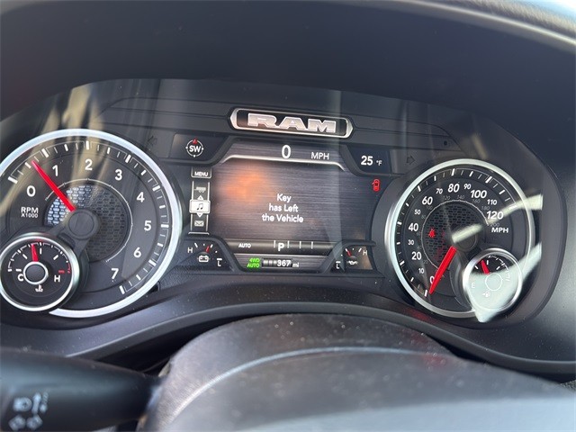 Ram 1500 Vehicle Full-screen Gallery Image 13