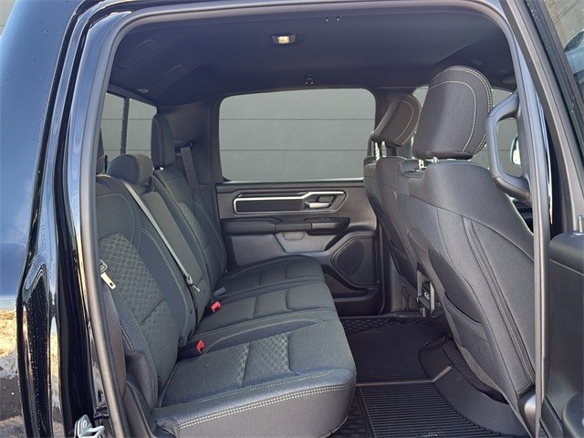 Ram 1500 Vehicle Full-screen Gallery Image 14