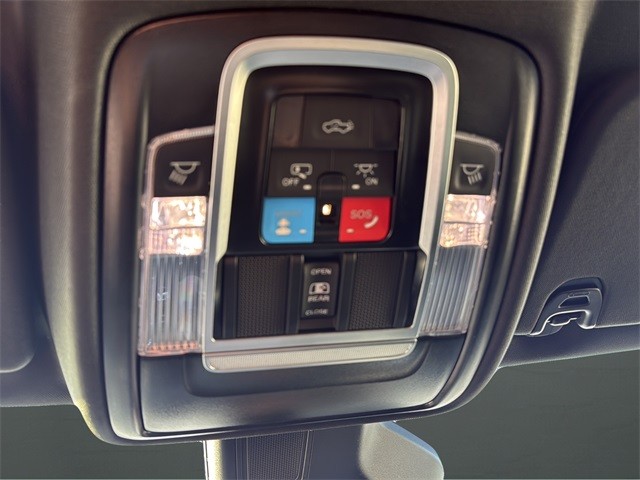 Ram 1500 Vehicle Full-screen Gallery Image 21