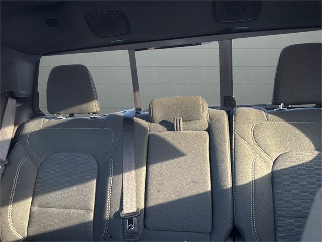 Ram 1500 Vehicle Full-screen Gallery Image 24