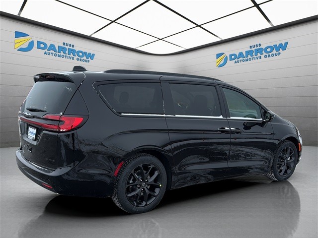 Chrysler Pacifica Vehicle Full-screen Gallery Image 5