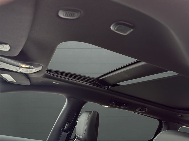 Chrysler Pacifica Vehicle Full-screen Gallery Image 16
