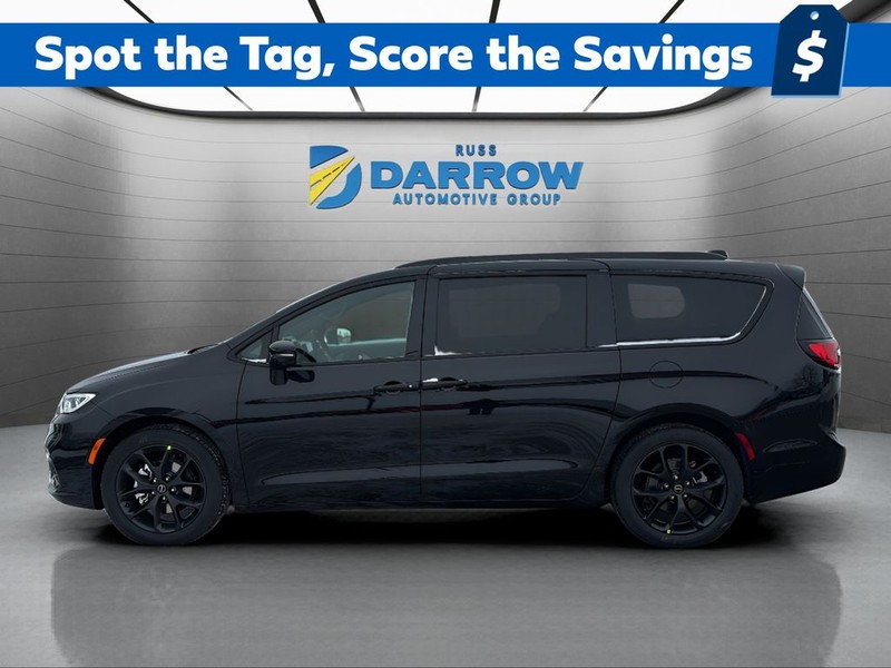 Chrysler Pacifica Vehicle Full-screen Gallery Image 2