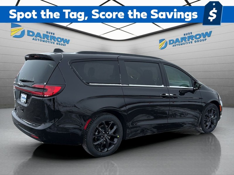 Chrysler Pacifica Vehicle Full-screen Gallery Image 5