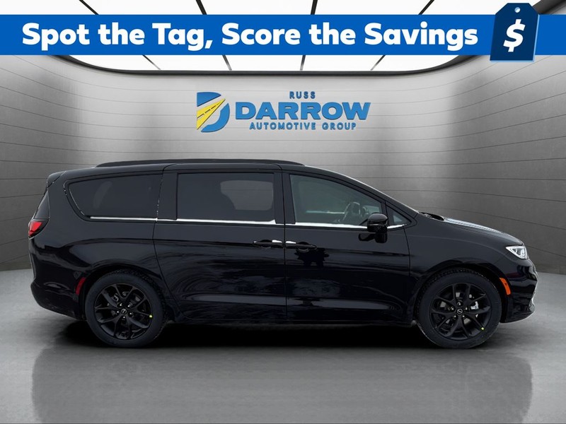 Chrysler Pacifica Vehicle Full-screen Gallery Image 6