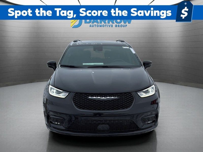 Chrysler Pacifica Vehicle Full-screen Gallery Image 8