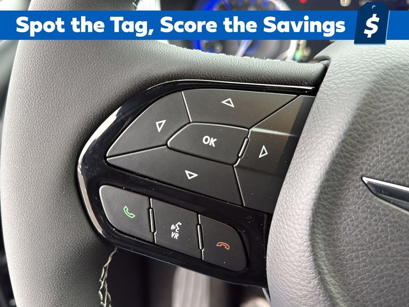 Chrysler Pacifica Vehicle Full-screen Gallery Image 9