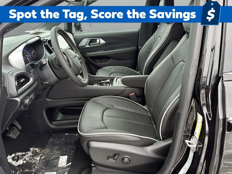 Chrysler Pacifica Vehicle Full-screen Gallery Image 10