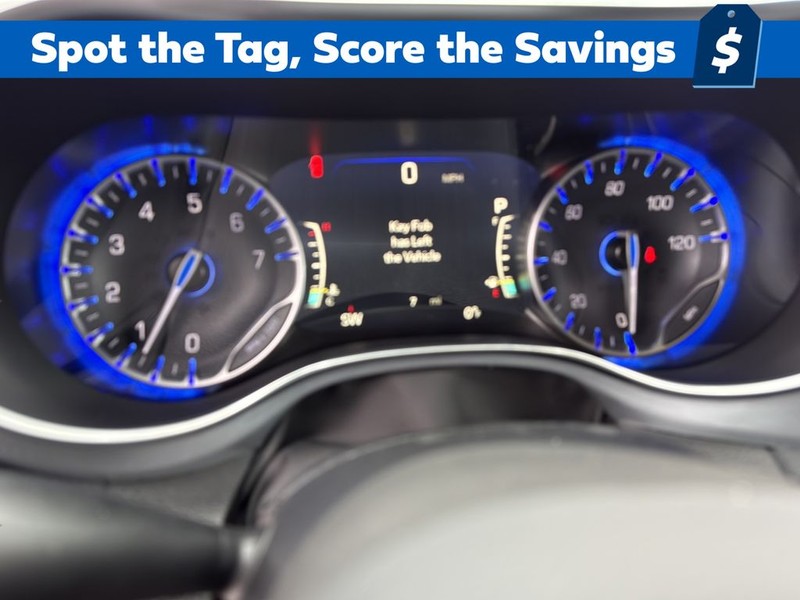 Chrysler Pacifica Vehicle Full-screen Gallery Image 13