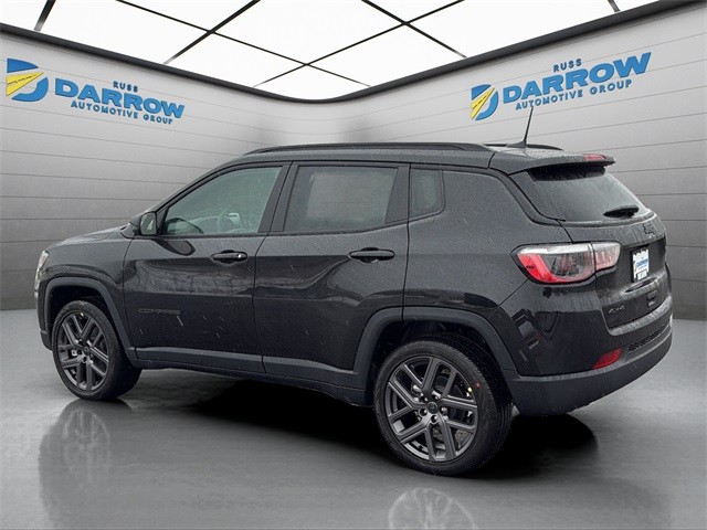 Jeep Compass Vehicle Full-screen Gallery Image 3