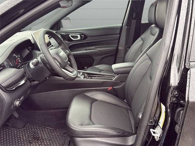 Jeep Compass Vehicle Full-screen Gallery Image 10