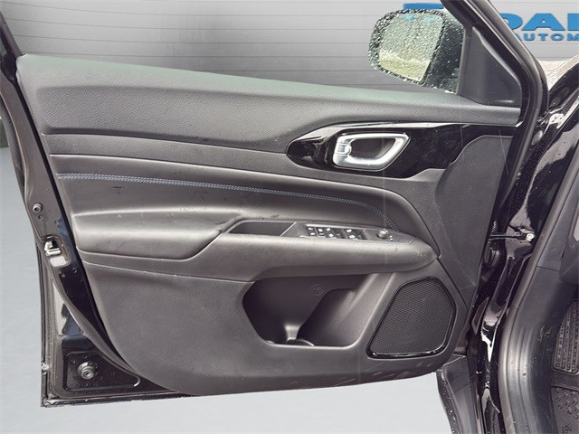 Jeep Compass Vehicle Full-screen Gallery Image 11