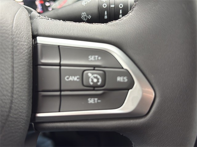 Jeep Compass Vehicle Full-screen Gallery Image 18