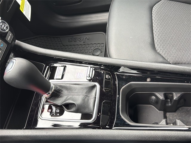 Jeep Compass Vehicle Full-screen Gallery Image 19