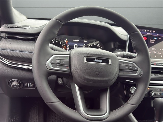 Jeep Compass Vehicle Full-screen Gallery Image 25