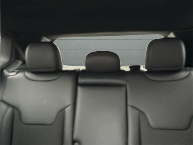 Jeep Compass Vehicle Full-screen Gallery Image 26