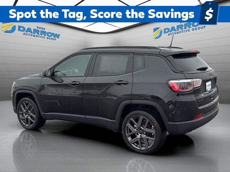 Jeep Compass Vehicle Full-screen Gallery Image 3