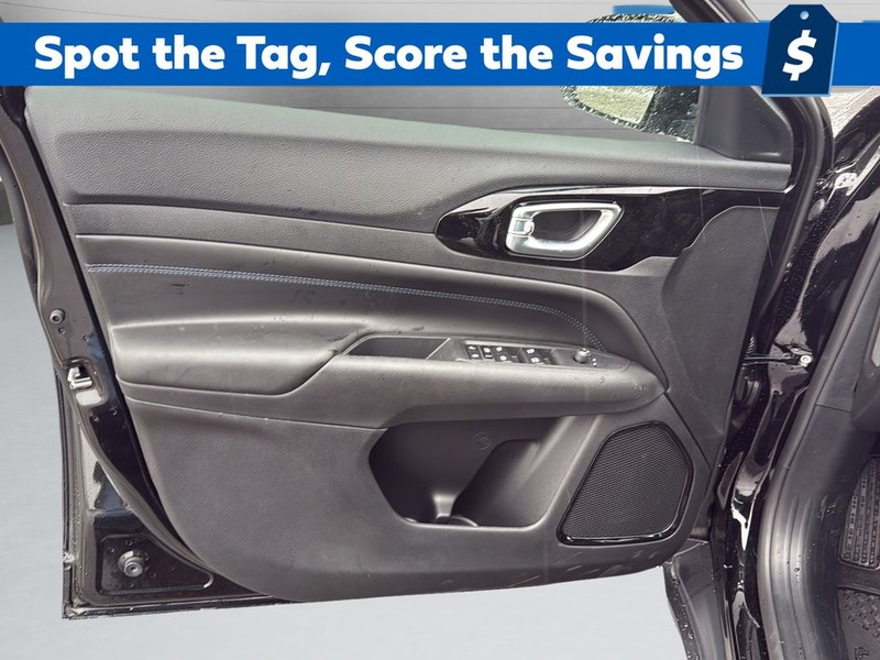 Jeep Compass Vehicle Full-screen Gallery Image 11