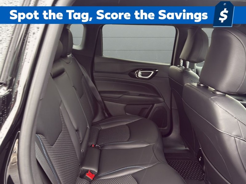 Jeep Compass Vehicle Full-screen Gallery Image 14