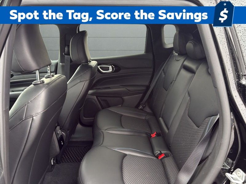 Jeep Compass Vehicle Full-screen Gallery Image 16