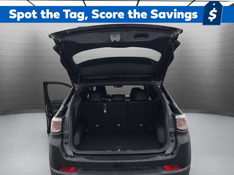 Jeep Compass Vehicle Full-screen Gallery Image 24