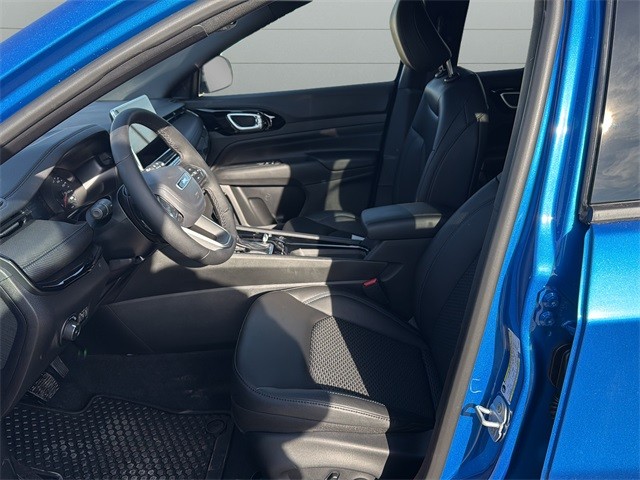 Jeep Compass Vehicle Full-screen Gallery Image 10