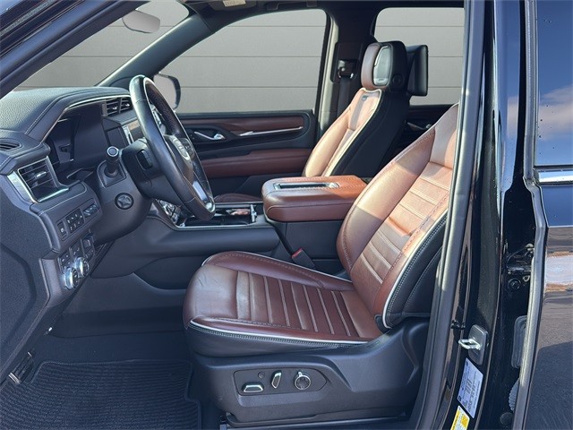 GMC Yukon XL Vehicle Full-screen Gallery Image 10