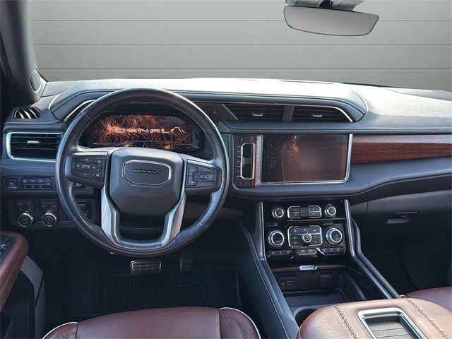 GMC Yukon XL Vehicle Full-screen Gallery Image 12