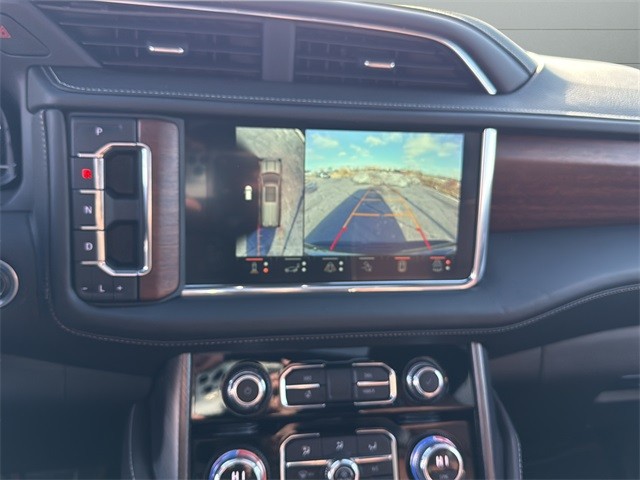 GMC Yukon XL Vehicle Full-screen Gallery Image 23