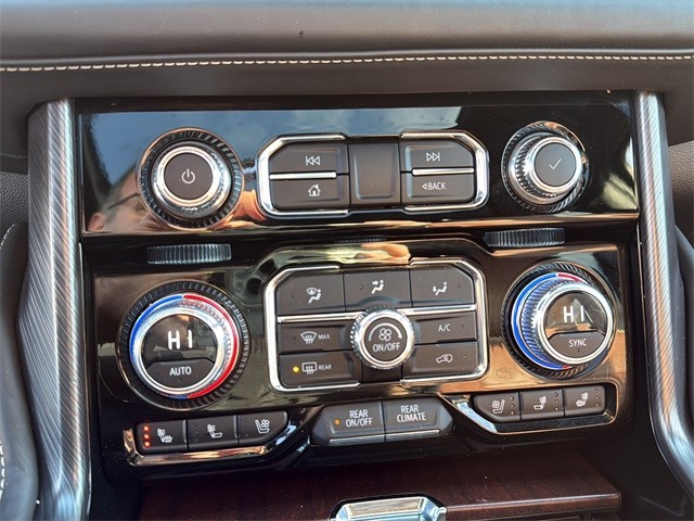 GMC Yukon XL Vehicle Full-screen Gallery Image 25