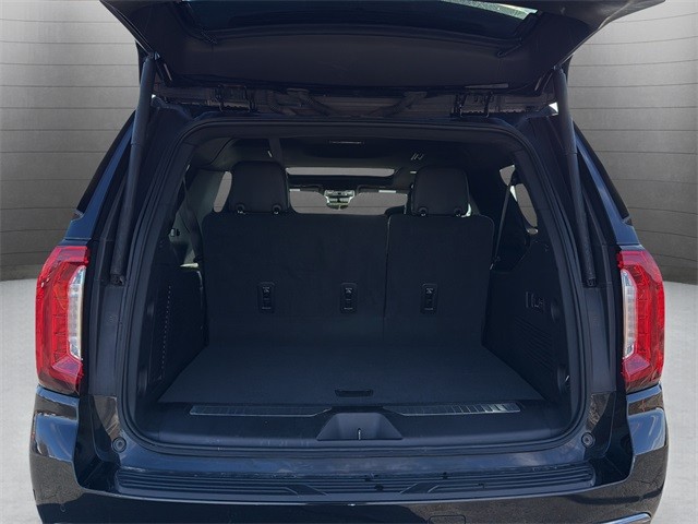 GMC Yukon XL Vehicle Full-screen Gallery Image 26