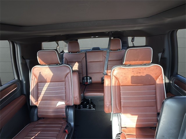 GMC Yukon XL Vehicle Full-screen Gallery Image 29